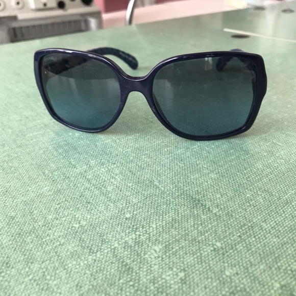 CHANEL Sunglasses - Picture 4 of 6